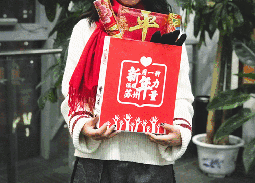 9点的苏州街头,有人为苏州带来